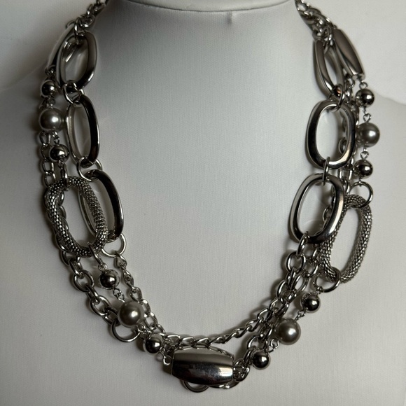 Premier Designs Silver Layered Necklace - Picture 10 of 11